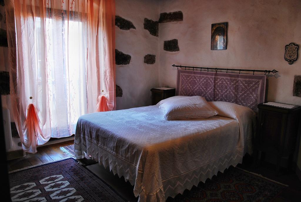 Casa Castori Bed & Breakfast Macomer Bagian luar foto